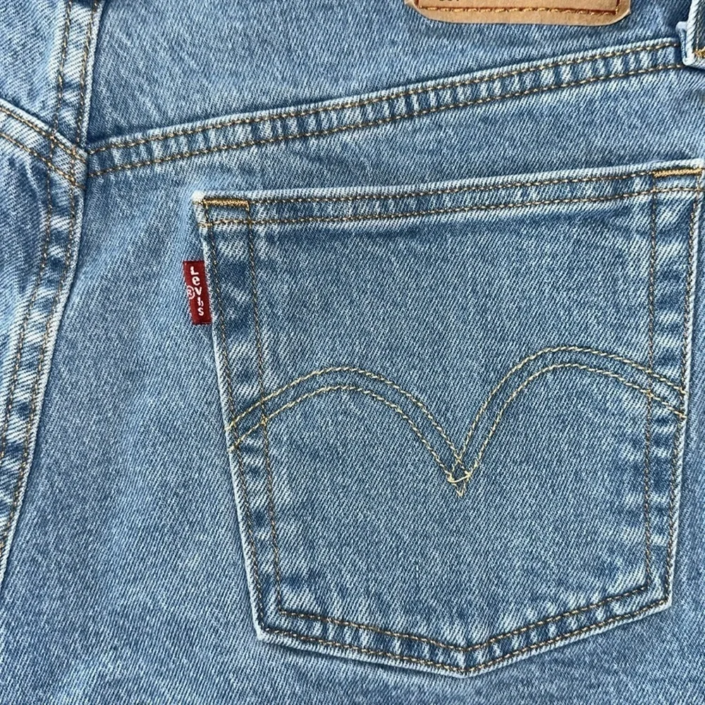 Levi’s 501 Original Fit High Rise Women's blue raw hem Shorts size 29